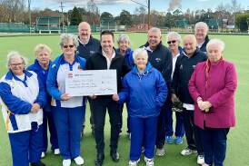 Member for Bathurst Paul Toole, centre, with members for the Oberon RSL bowling clubs. Picture supplied
